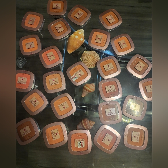 25 units blush L'Oreal Paris Paradise Enchanted